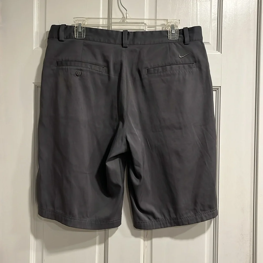 Nike Dri-Fit Golf Shorts Size 34 - see measurement picture